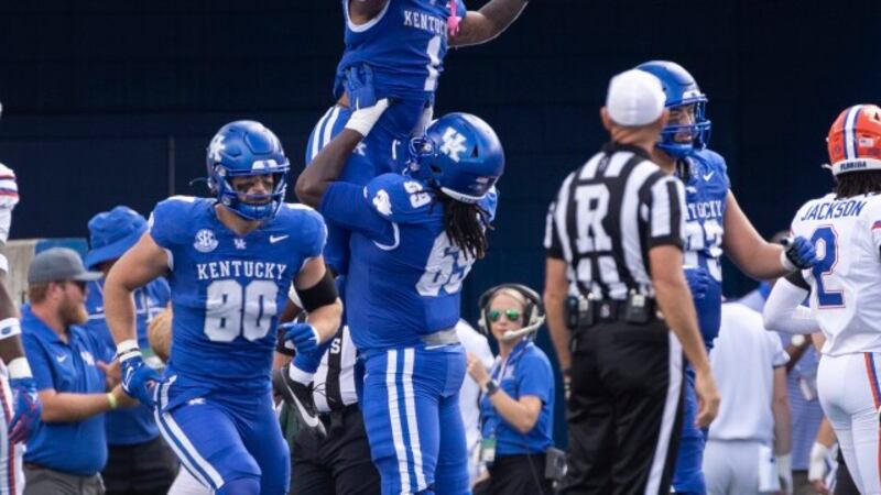 Ray Rushing Ray Davis’ rushing helps Kentucky dominate No. 22 Florida 33-14